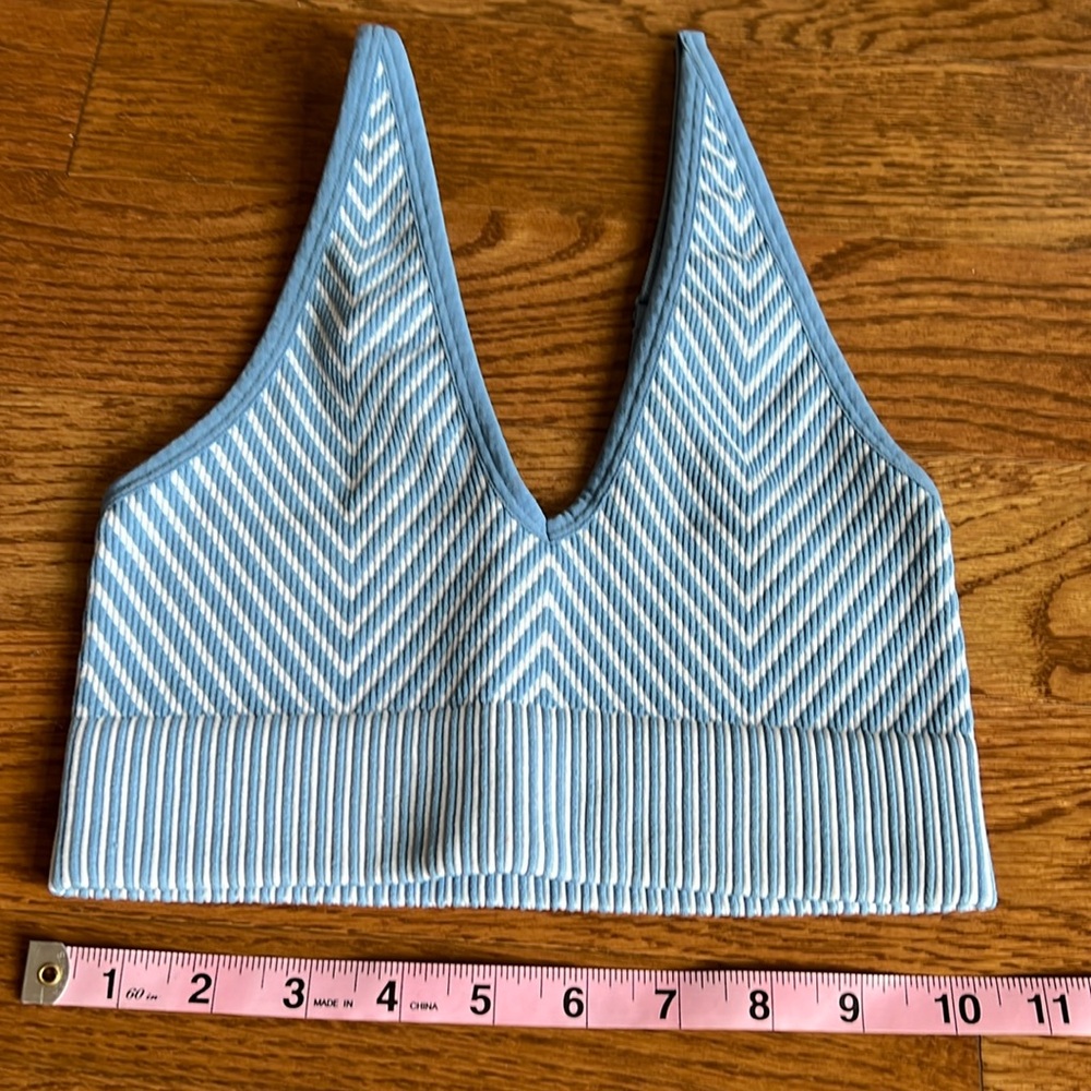NWOT Garage XS blue and white chevron pattern crop top